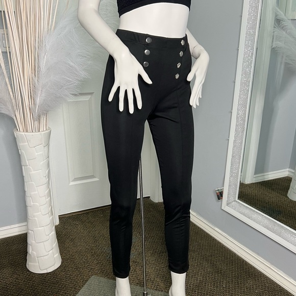 Faux Button Leggings - Picture 2 of 5